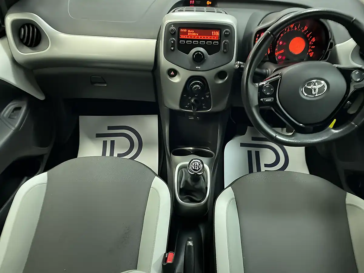 Used 2016 Toyota Aygo X-Play White - Interior and Exterior details 14