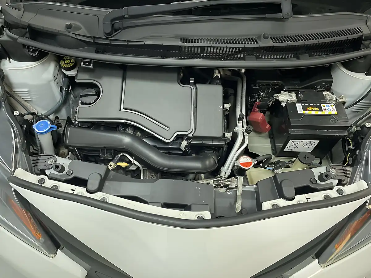 Used 2016 Toyota Aygo X-Play White - Interior and Exterior details 17