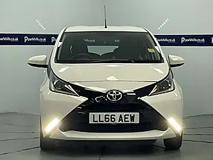 Used 2016 Toyota Aygo X-Play White - Interior and Exterior details 3