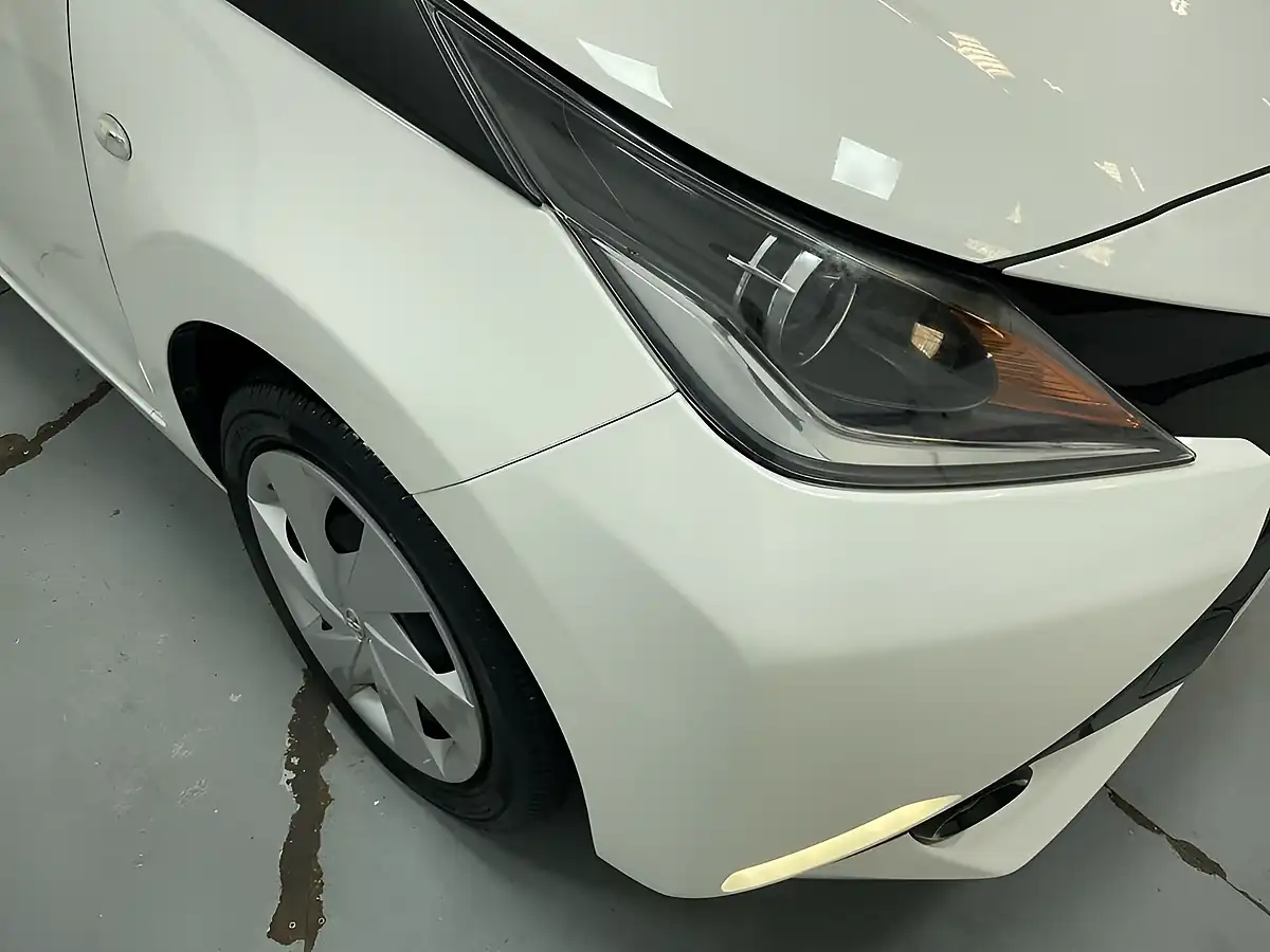 Used 2016 Toyota Aygo X-Play White - Interior and Exterior details 4