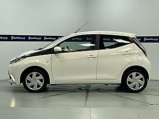 Used 2016 Toyota Aygo X-Play White - Interior and Exterior details 9