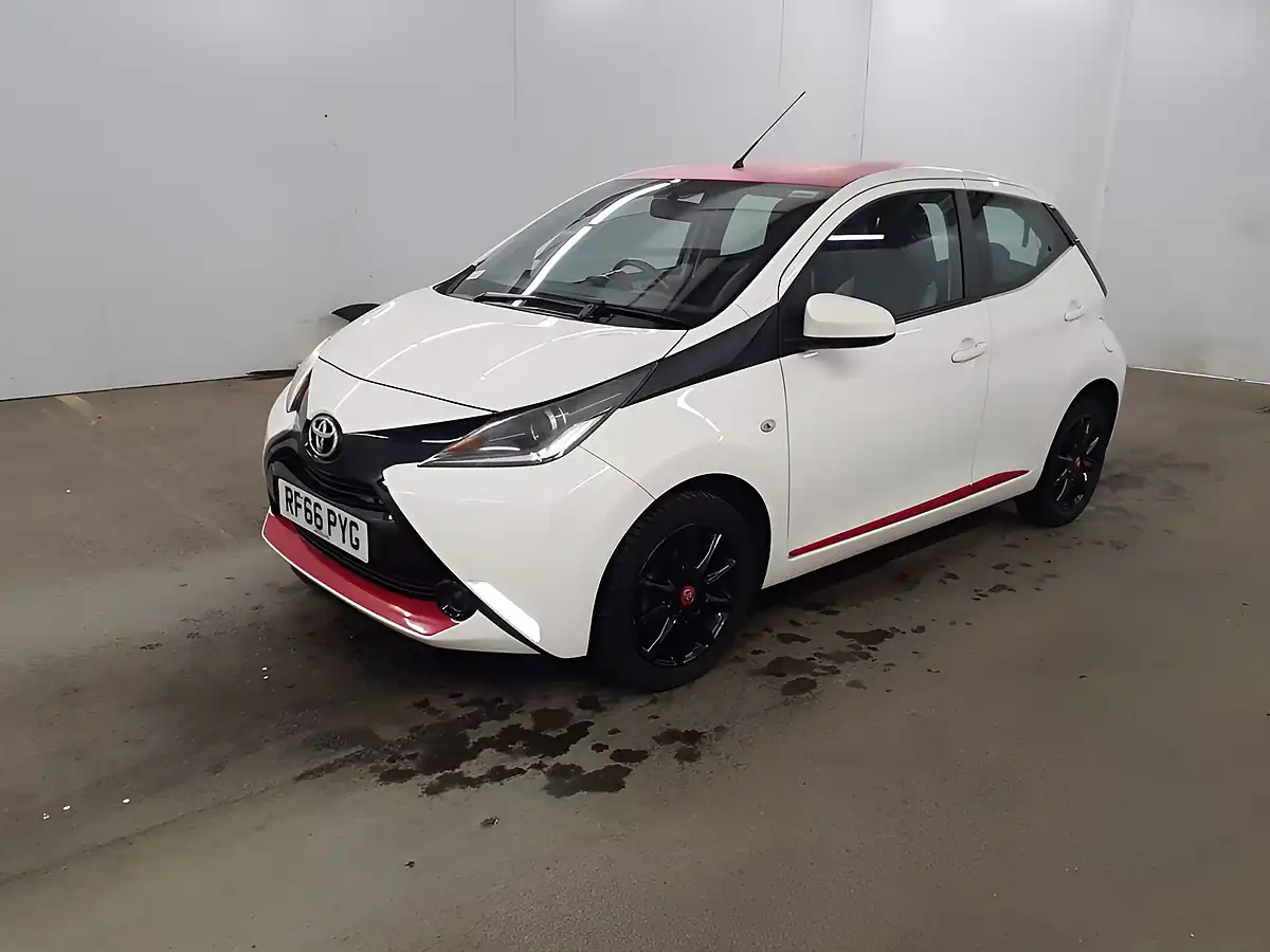 Used 2016 Toyota Aygo X Play White - Interior and Exterior details 4