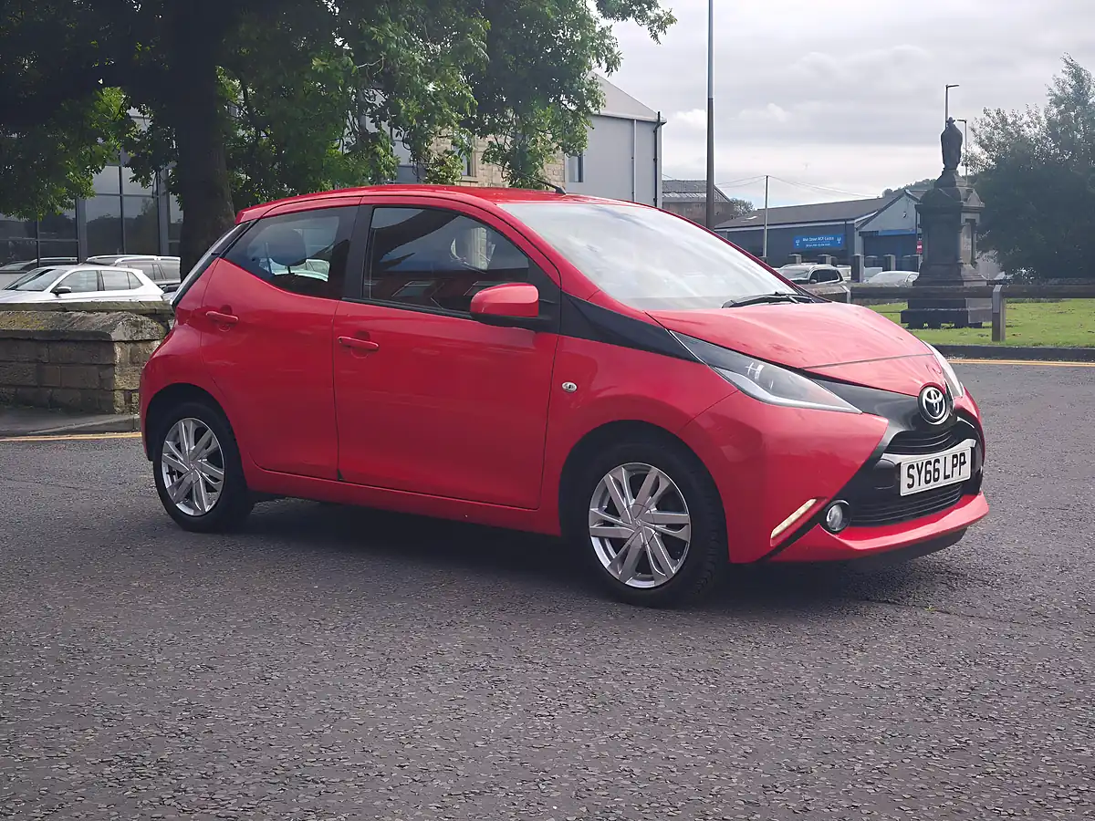 Used 2016 Toyota Aygo X-Pression Red - Interior and Exterior details 10