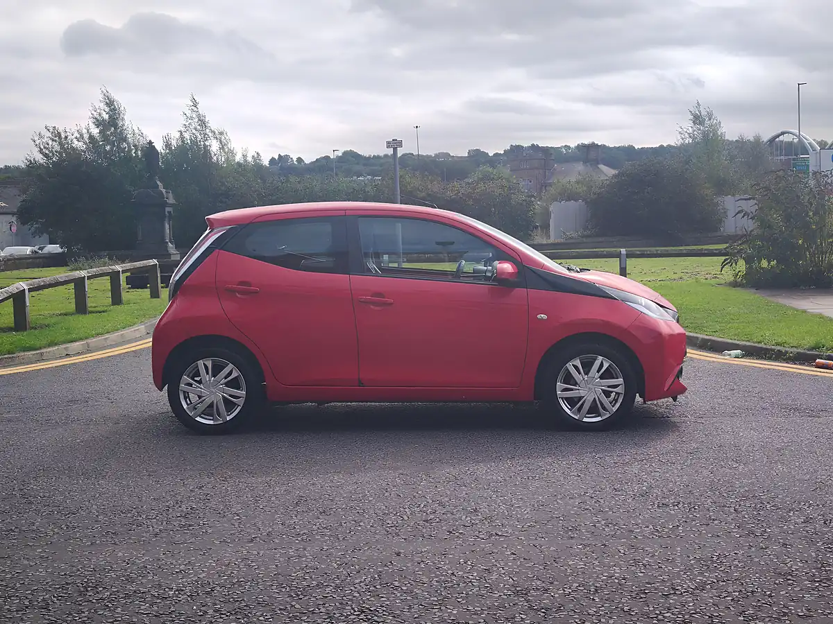 Used 2016 Toyota Aygo X-Pression Red - Interior and Exterior details 11
