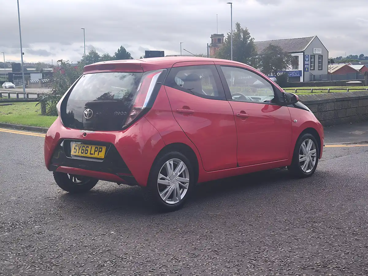 Used 2016 Toyota Aygo X-Pression Red - Interior and Exterior details 12