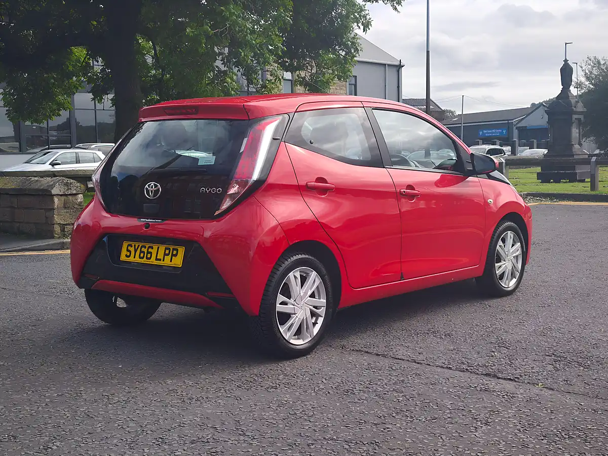 Used 2016 Toyota Aygo X-Pression Red - Interior and Exterior details 13