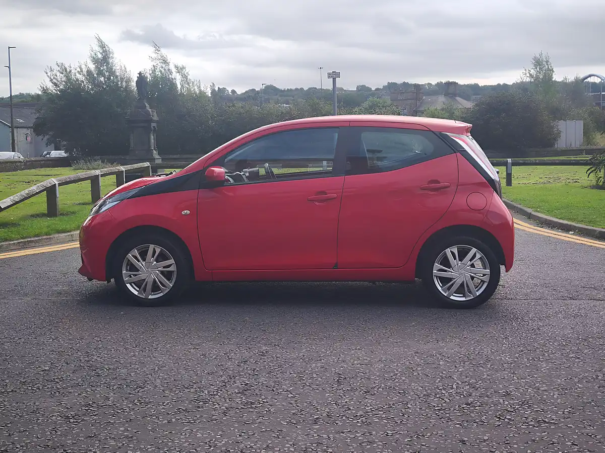 Used 2016 Toyota Aygo X-Pression Red - Interior and Exterior details 17