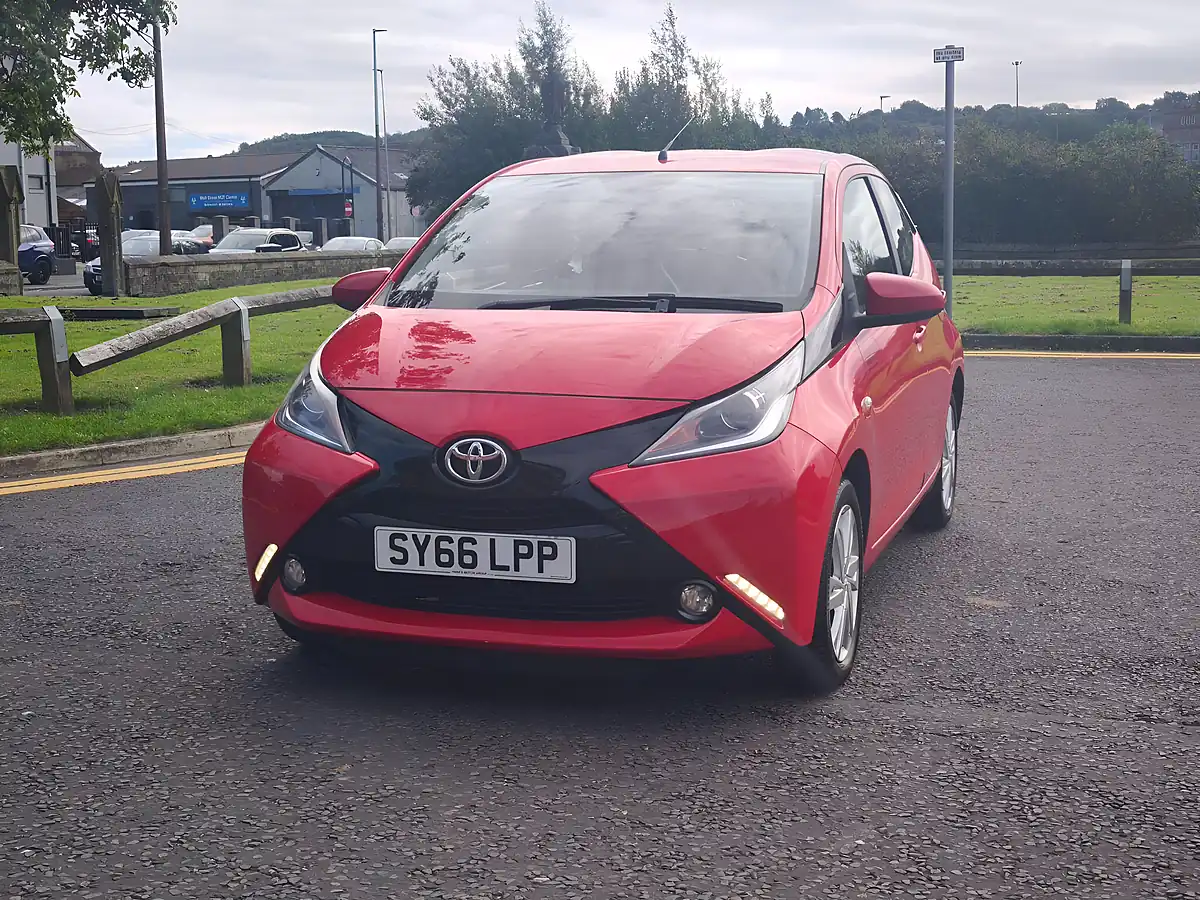 Used 2016 Toyota Aygo X-Pression Red - Interior and Exterior details 5