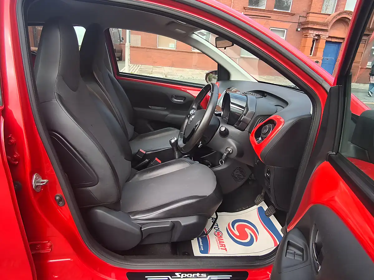 Used 2016 Toyota Aygo X-Pression Red - Interior and Exterior details 8