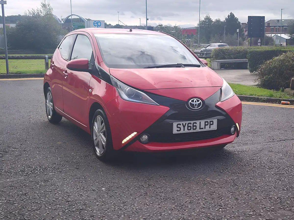 Used 2016 Toyota Aygo X-Pression Red - Interior and Exterior details 9