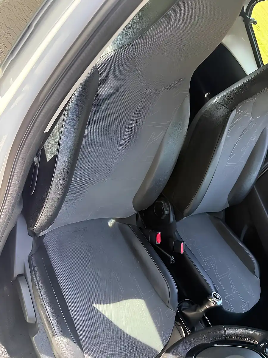 Used 2016 Toyota Aygo X-Pression White - Interior and Exterior details 10