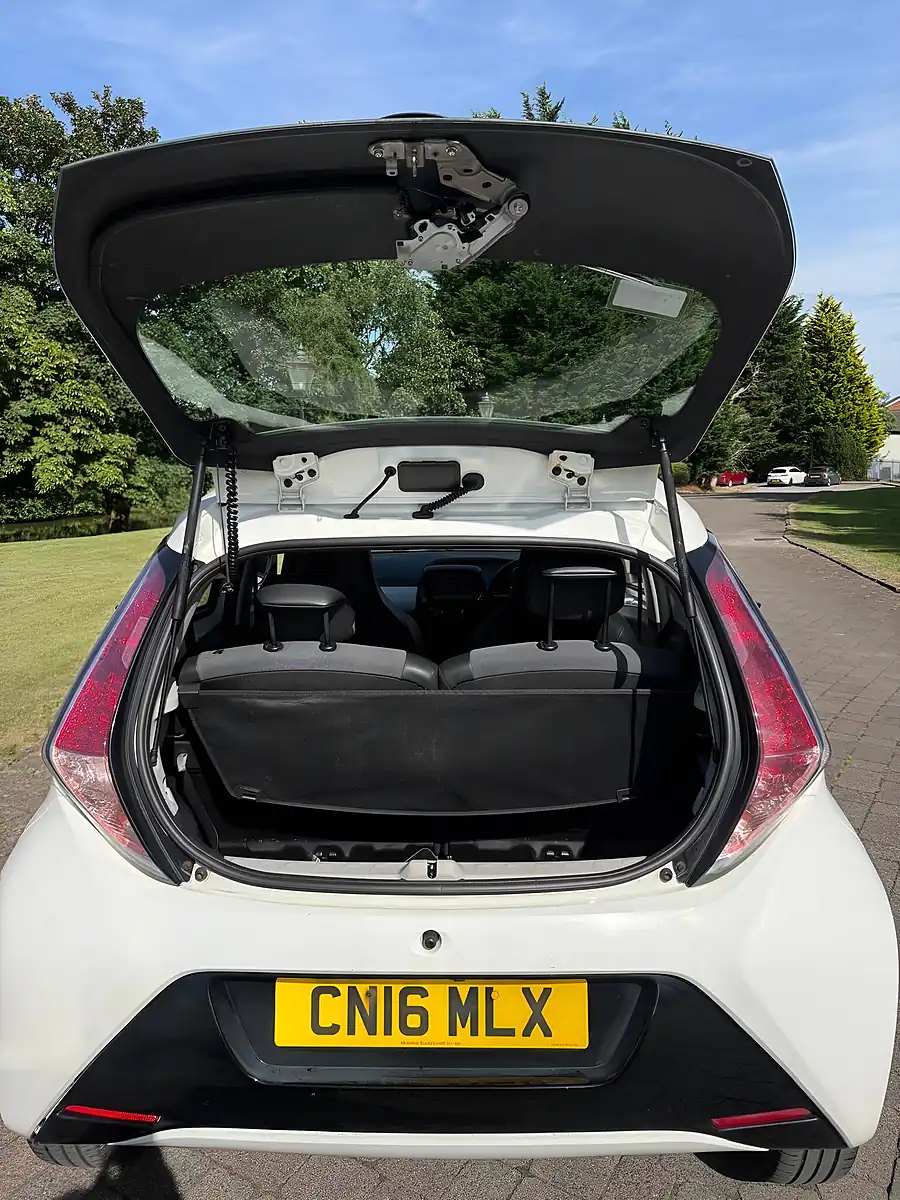 Used 2016 Toyota Aygo X-Pression White - Interior and Exterior details 16