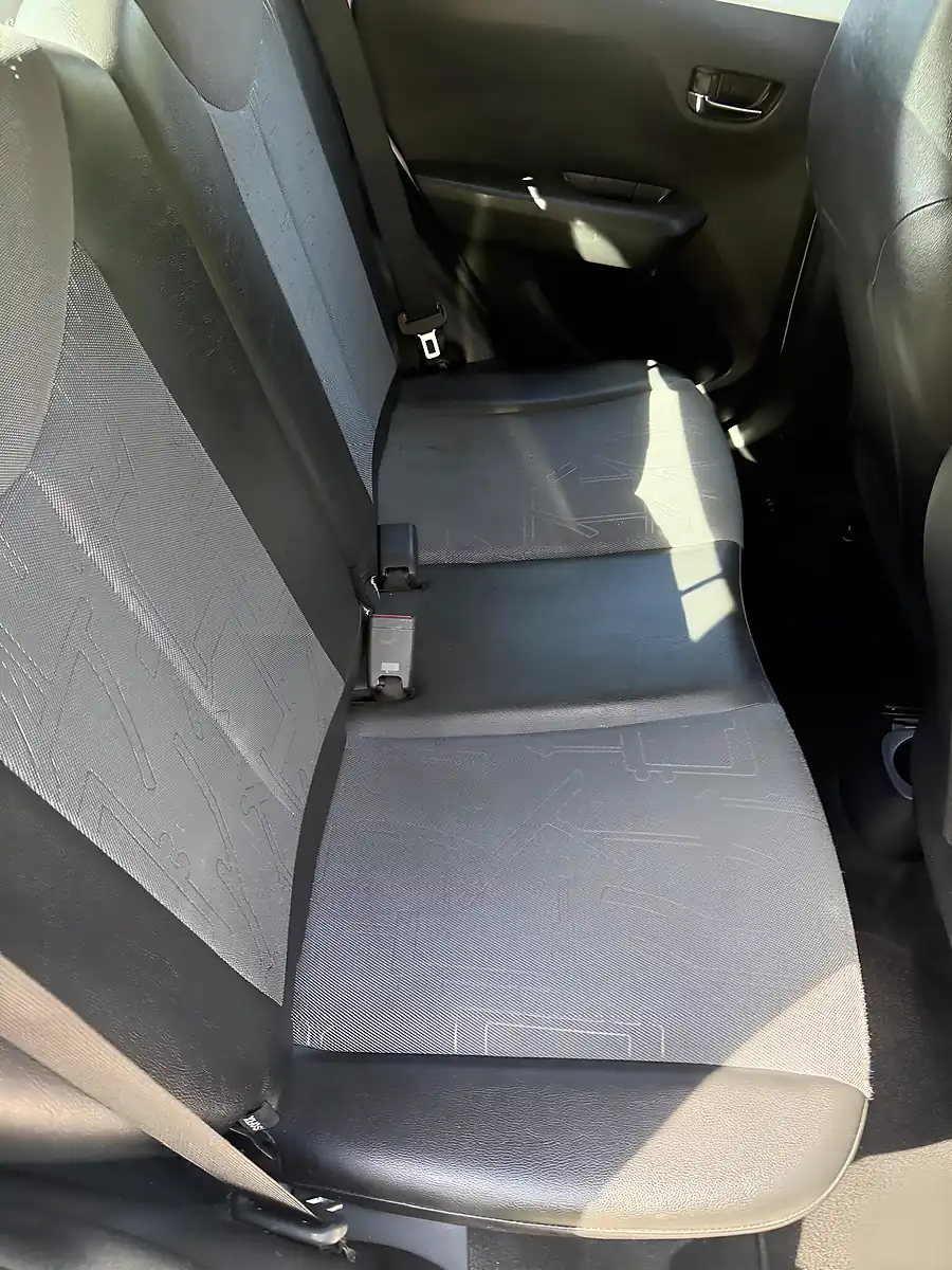 Used 2016 Toyota Aygo X-Pression White - Interior and Exterior details 17