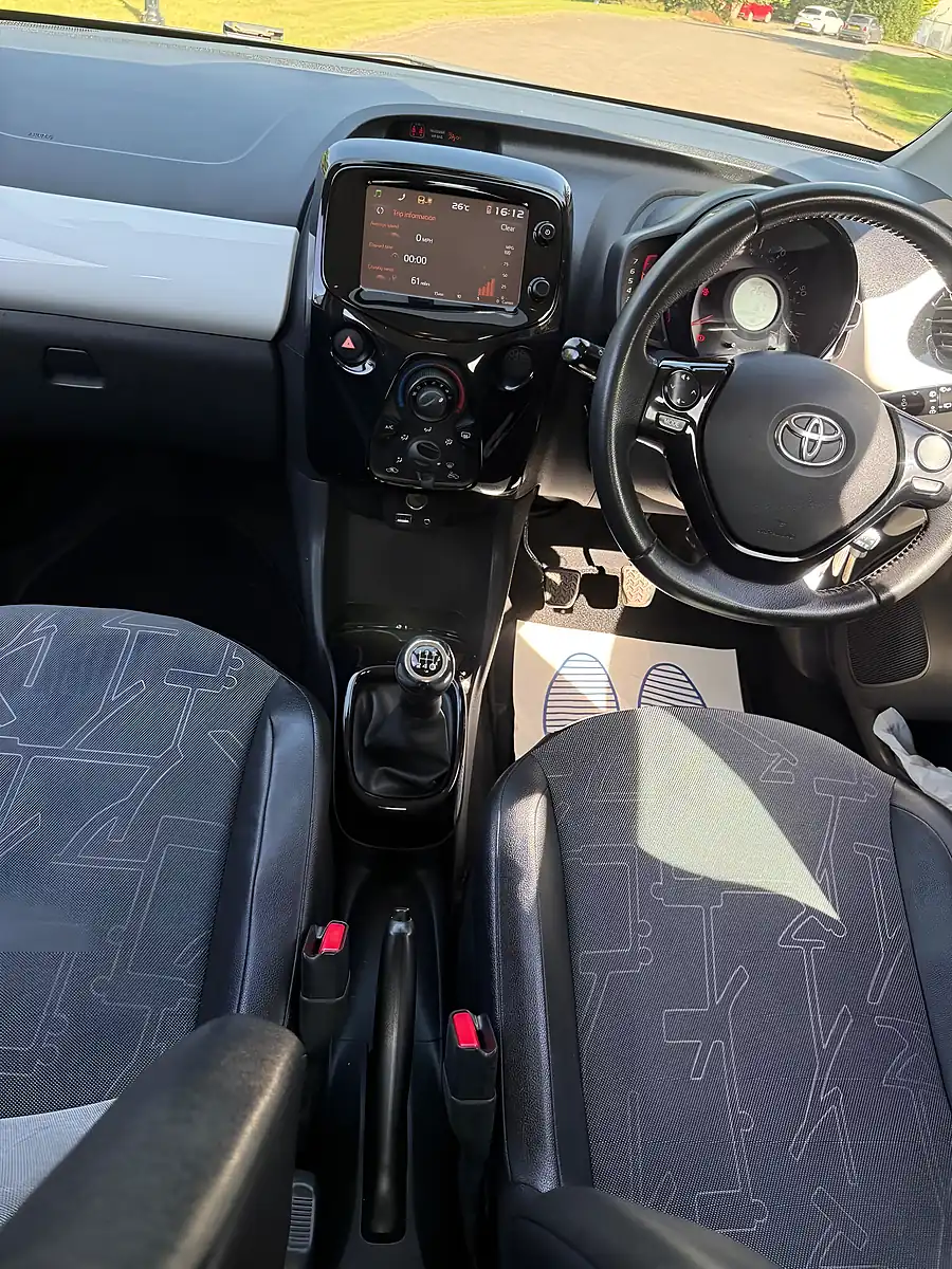 Used 2016 Toyota Aygo X-Pression White - Interior and Exterior details 19