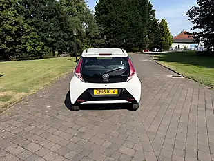 Used 2016 Toyota Aygo X-Pression White - Interior and Exterior details 3