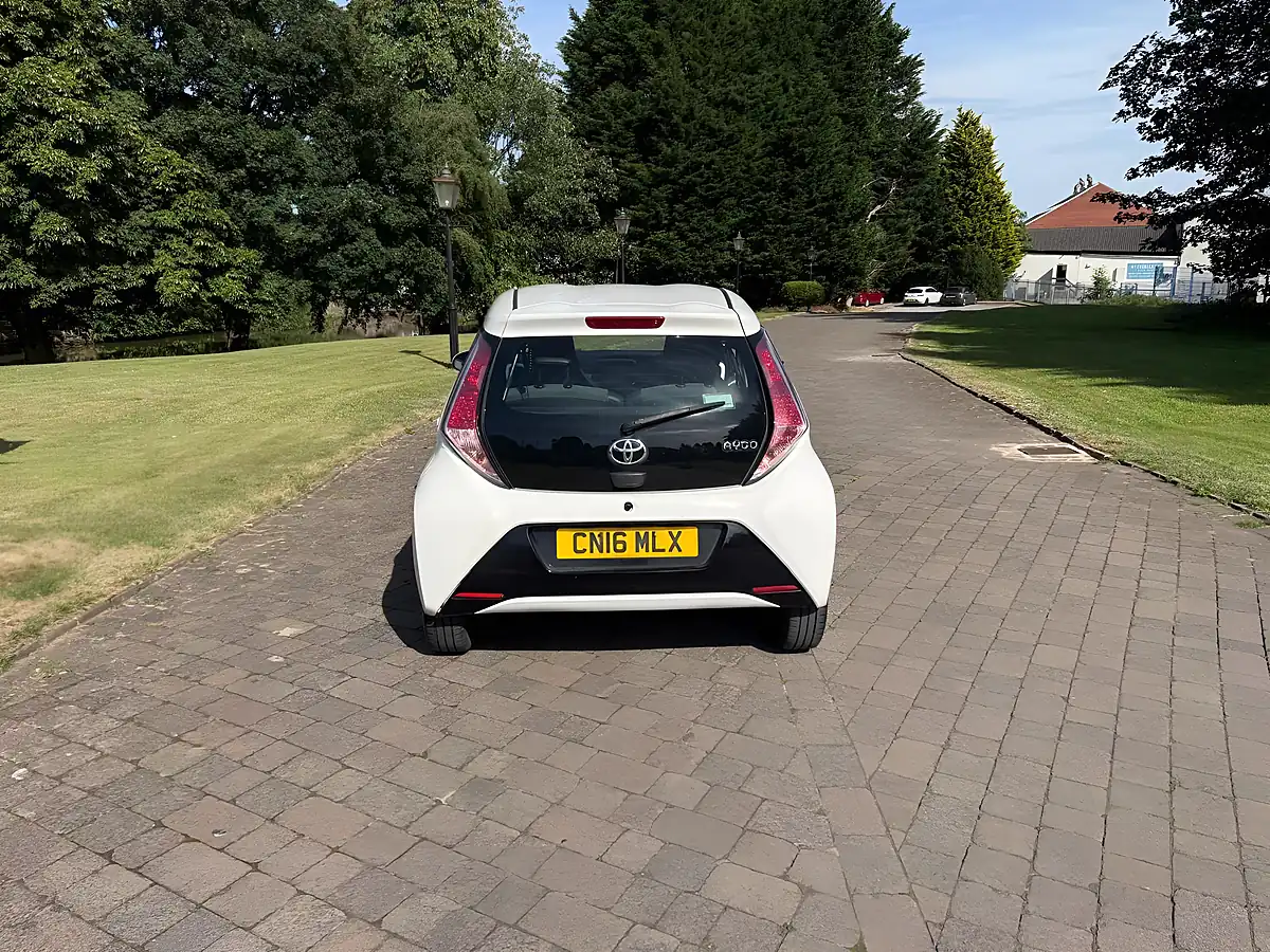 Used 2016 Toyota Aygo X-Pression White - Interior and Exterior details 3