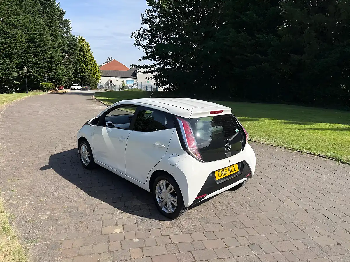 Used 2016 Toyota Aygo X-Pression White - Interior and Exterior details 4