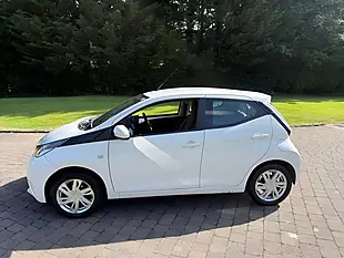 Used 2016 Toyota Aygo X-Pression White - Interior and Exterior details 5