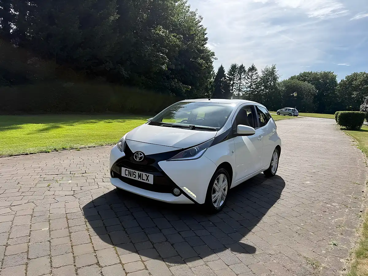 Used 2016 Toyota Aygo X-Pression White - Interior and Exterior details 6