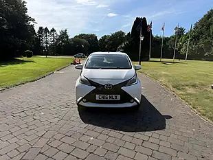 Used 2016 Toyota Aygo X-Pression White - Interior and Exterior details 8