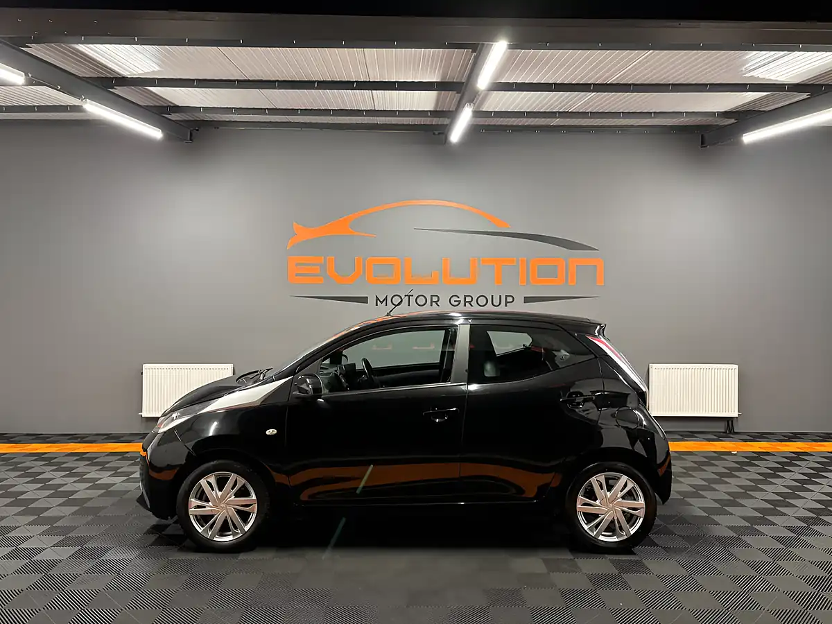 Used 2016 Toyota Aygo X-Pression X-Wave Black - Interior and Exterior details 10
