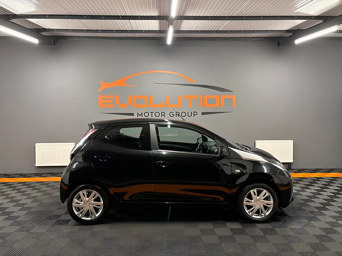 Used 2016 Toyota Aygo X-Pression X-Wave Black - Interior and Exterior details 5
