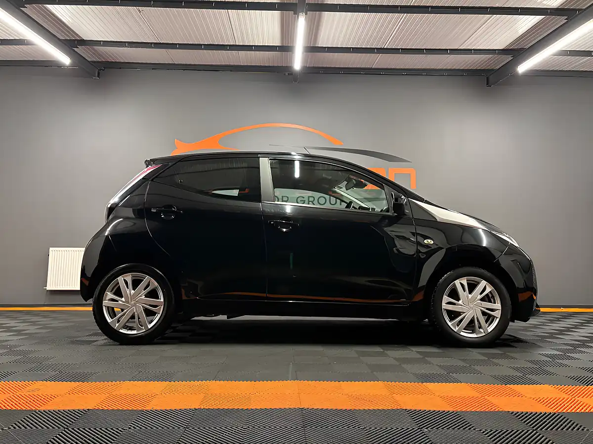 Used 2016 Toyota Aygo X-Pression X-Wave Black - Interior and Exterior details 6