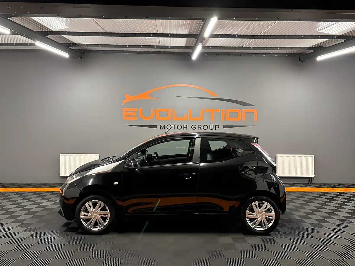Used 2016 Toyota Aygo X-Pression X-Wave Black - Interior and Exterior details 7