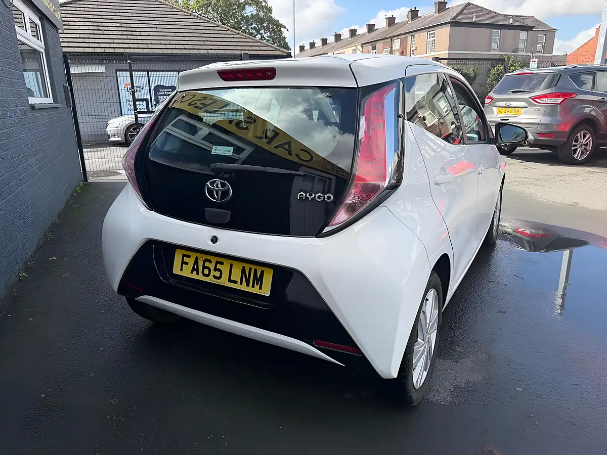 Used 2016 Toyota Aygo X-Pression X-Wave White - Interior and Exterior details 12