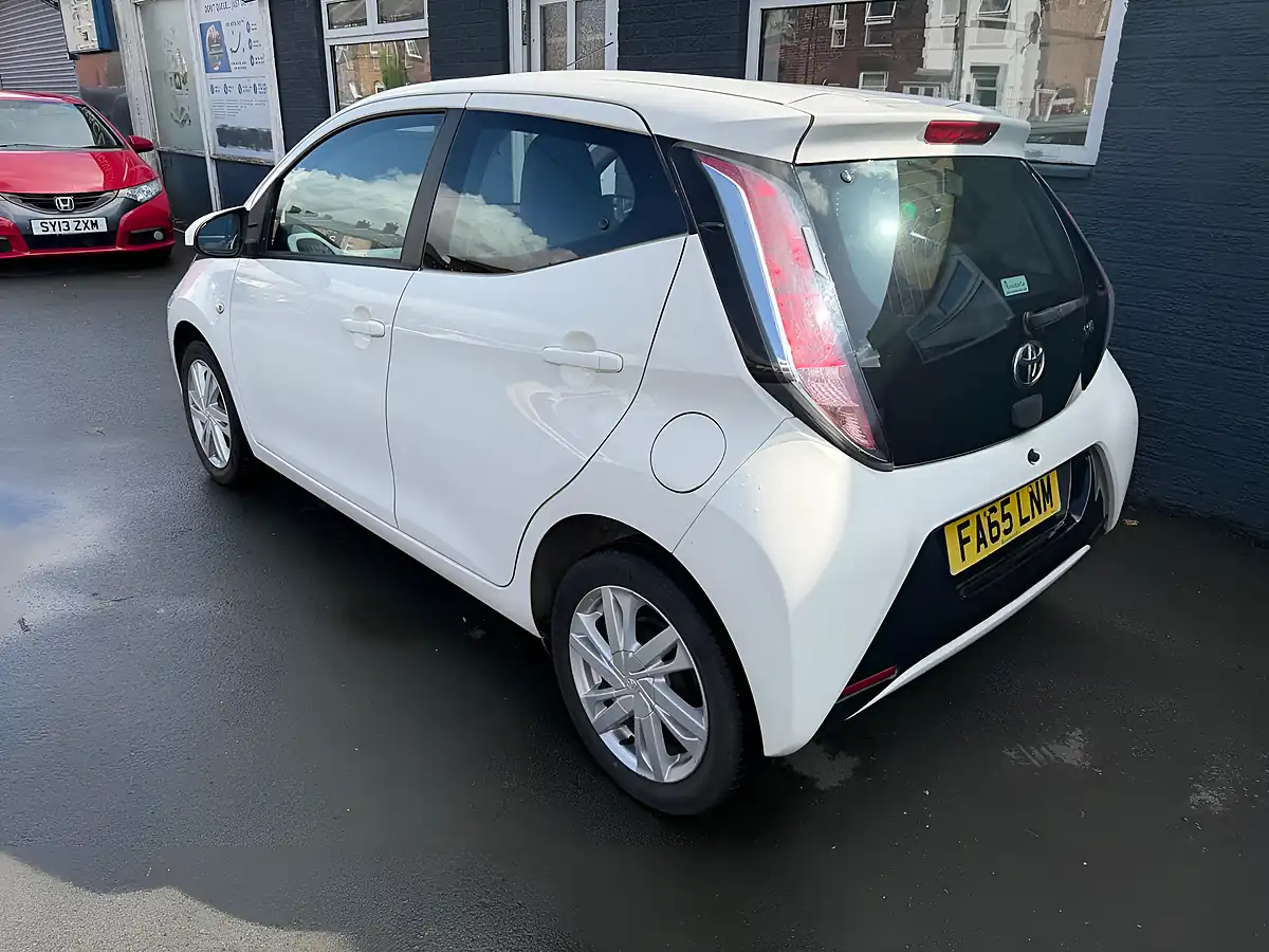Used 2016 Toyota Aygo X-Pression X-Wave White - Interior and Exterior details 4