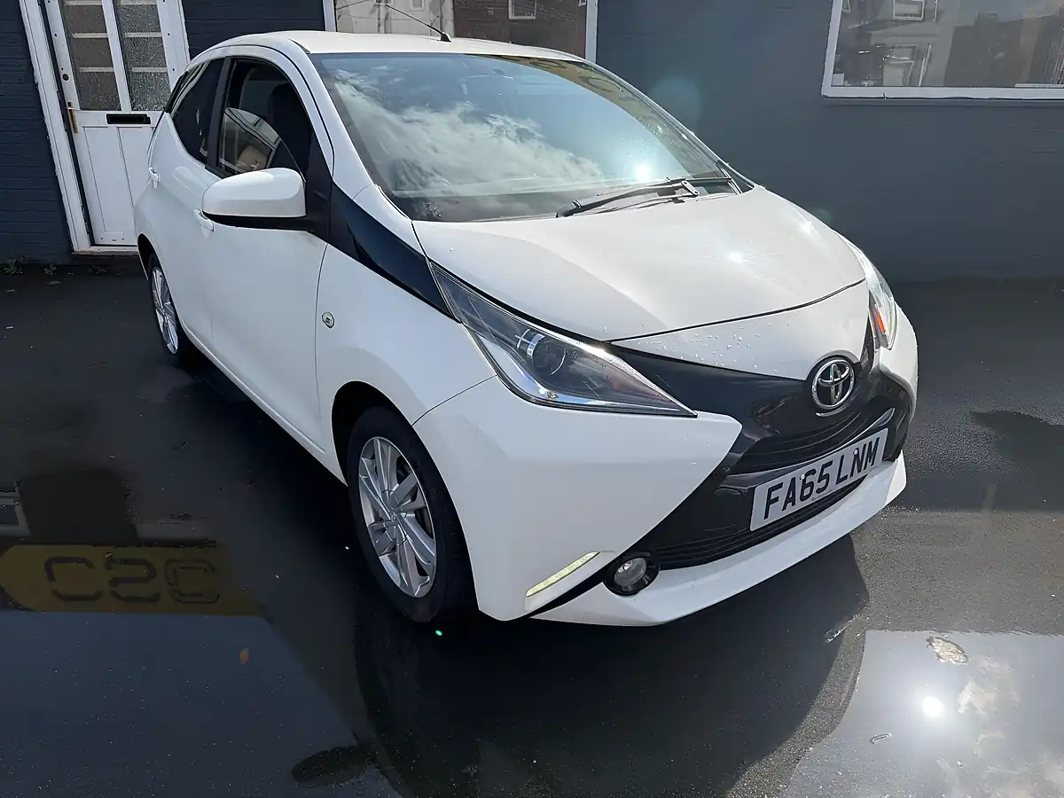 Used 2016 Toyota Aygo X-Pression X-Wave White - Interior and Exterior details 5
