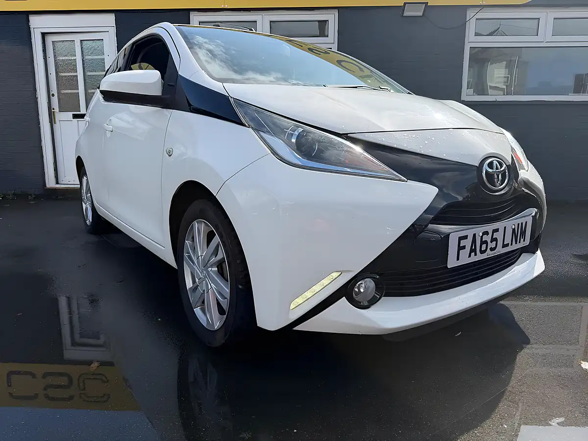 Used 2016 Toyota Aygo X-Pression X-Wave White - Interior and Exterior details 6