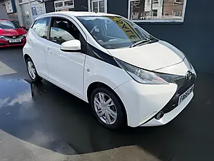Used 2016 Toyota Aygo X-Pression X-Wave White - Interior and Exterior details 7