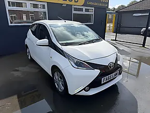 Used 2016 Toyota Aygo X-Pression X-Wave White - Interior and Exterior details 8