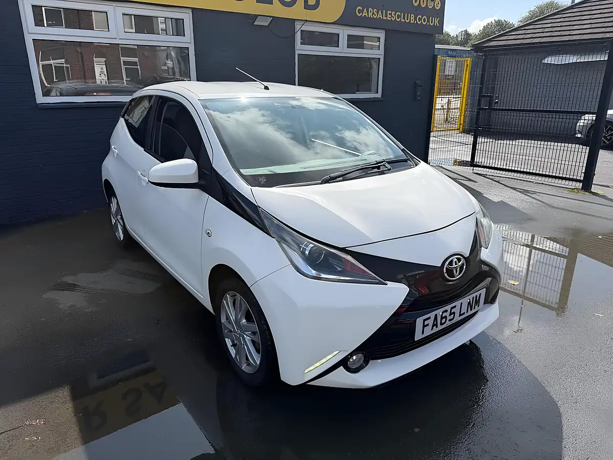 Used 2016 Toyota Aygo X-Pression X-Wave White - Interior and Exterior details 8