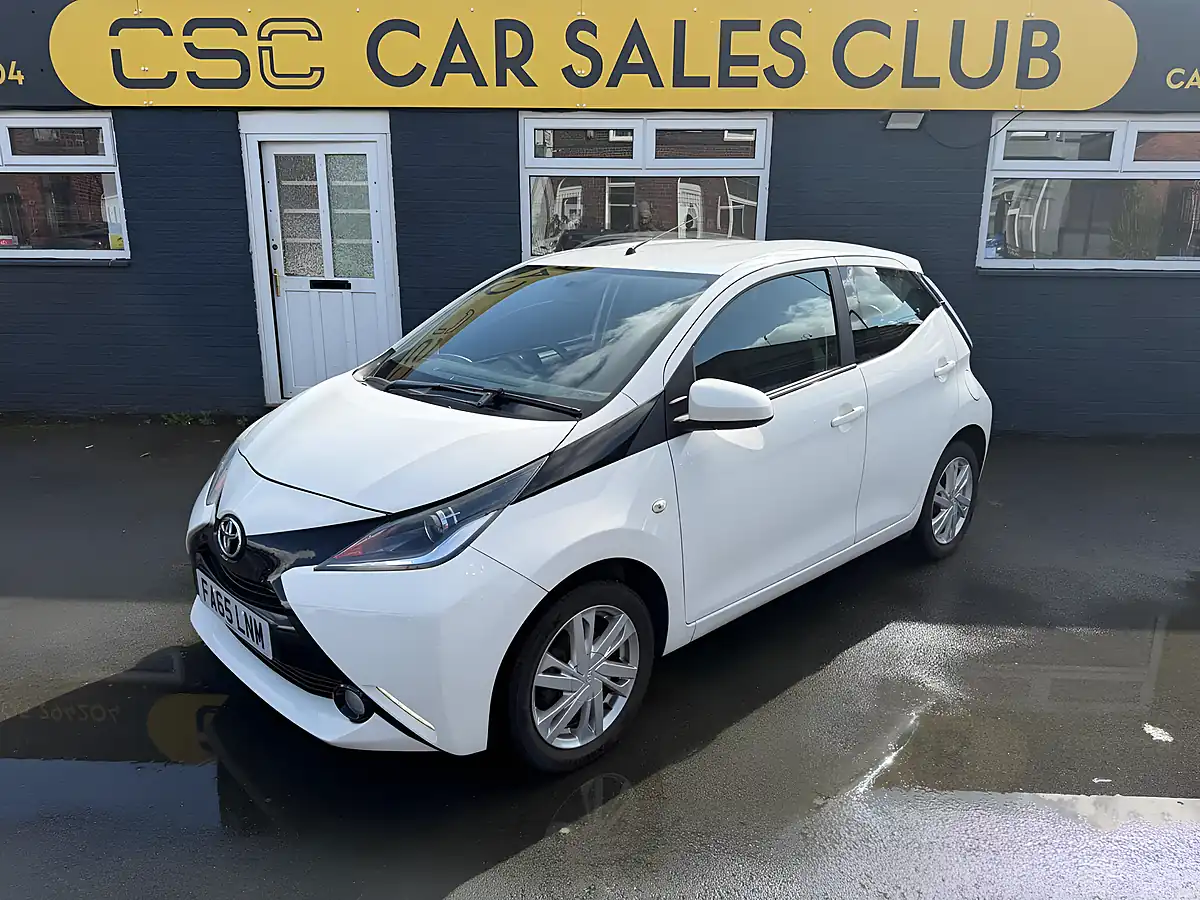 Used 2016 Toyota Aygo X-Pression X-Wave White - Interior and Exterior details 9