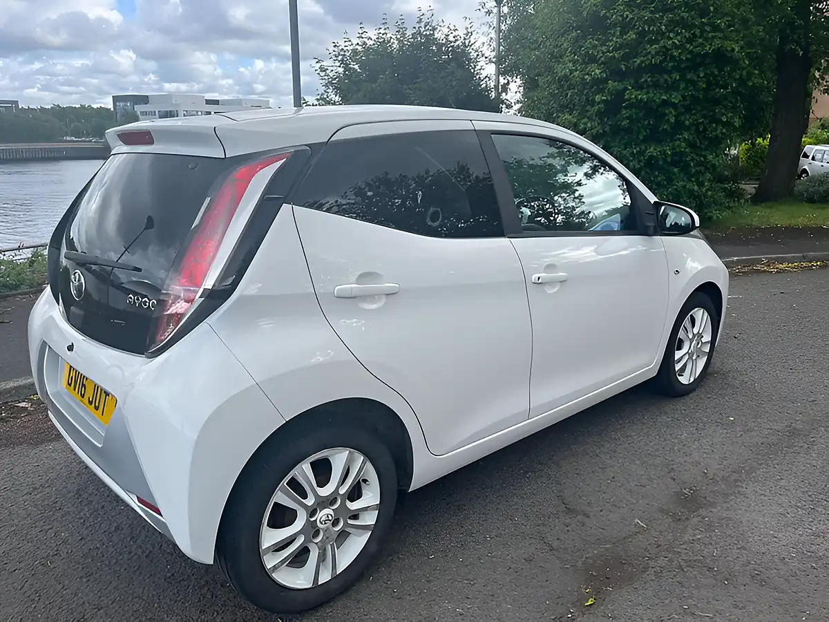 Used 2016 Toyota Aygo X-Pure White Flash - Interior and Exterior details 14