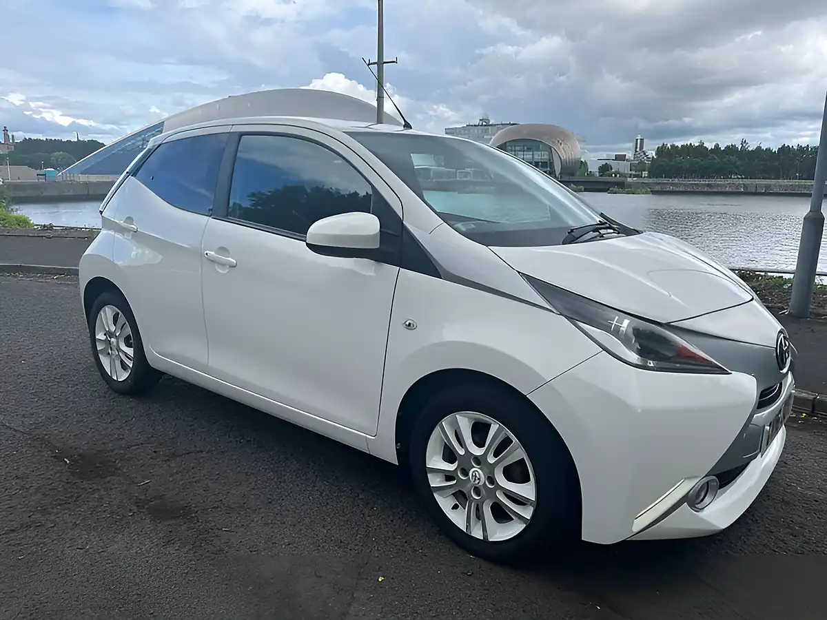 Used 2016 Toyota Aygo X-Pure White Flash - Interior and Exterior details 18