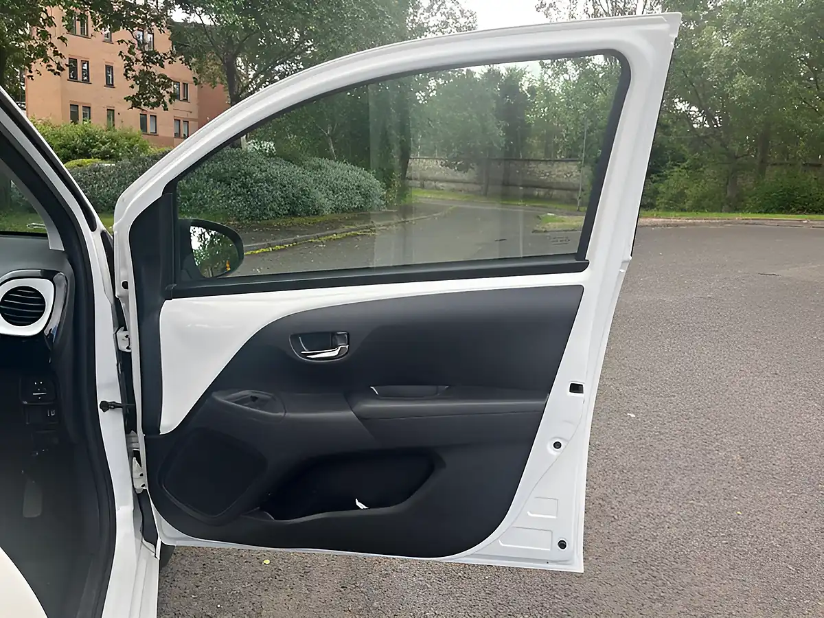 Used 2016 Toyota Aygo X-Pure White Flash - Interior and Exterior details 19