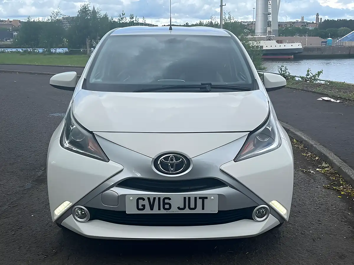Used 2016 Toyota Aygo X-Pure White Flash - Interior and Exterior details 3