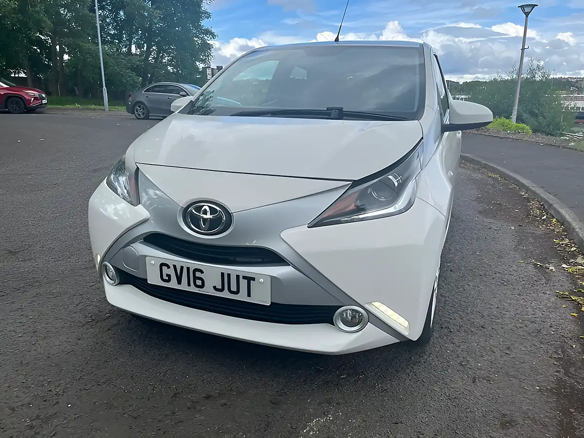 Used 2016 Toyota Aygo X-Pure White Flash - Interior and Exterior details 4