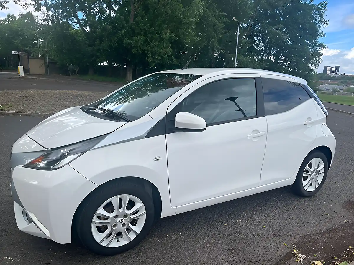 Used 2016 Toyota Aygo X-Pure White Flash - Interior and Exterior details 6