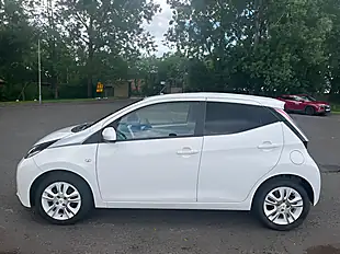 Used 2016 Toyota Aygo X-Pure White Flash - Interior and Exterior details 7