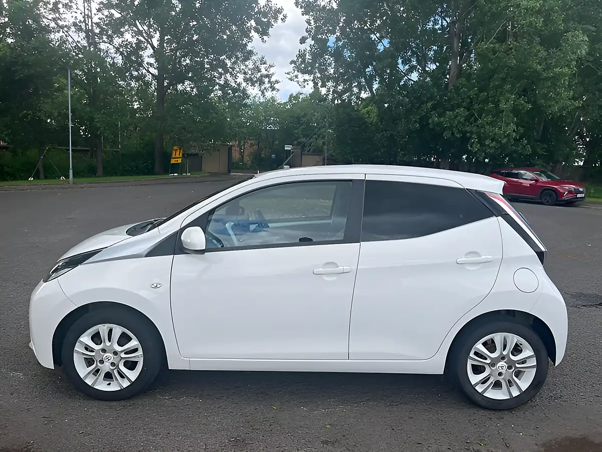 Used 2016 Toyota Aygo X-Pure White Flash - Interior and Exterior details 7