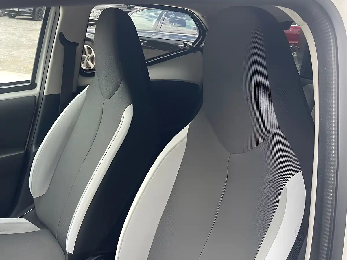 Used 2016 Toyota Aygo X-Pure White - Interior and Exterior details 10