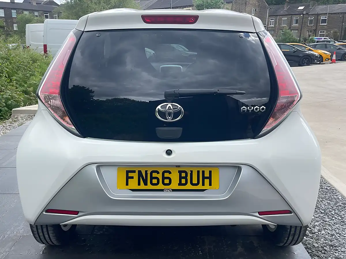 Used 2016 Toyota Aygo X-Pure White - Interior and Exterior details 13