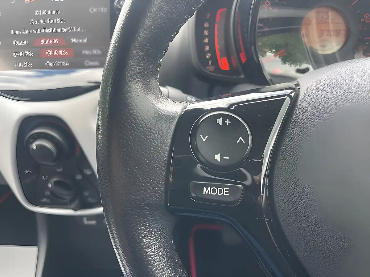 Used 2016 Toyota Aygo X-Pure White - Interior and Exterior details 14