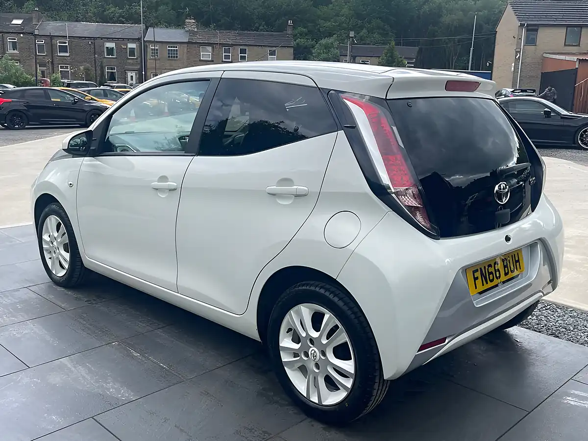 Used 2016 Toyota Aygo X-Pure White - Interior and Exterior details 16