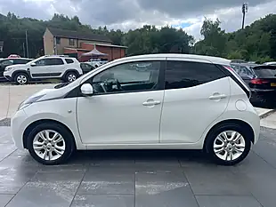 Used 2016 Toyota Aygo X-Pure White - Interior and Exterior details 17