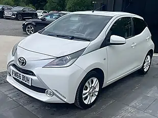 Used 2016 Toyota Aygo X-Pure White - Interior and Exterior details 18